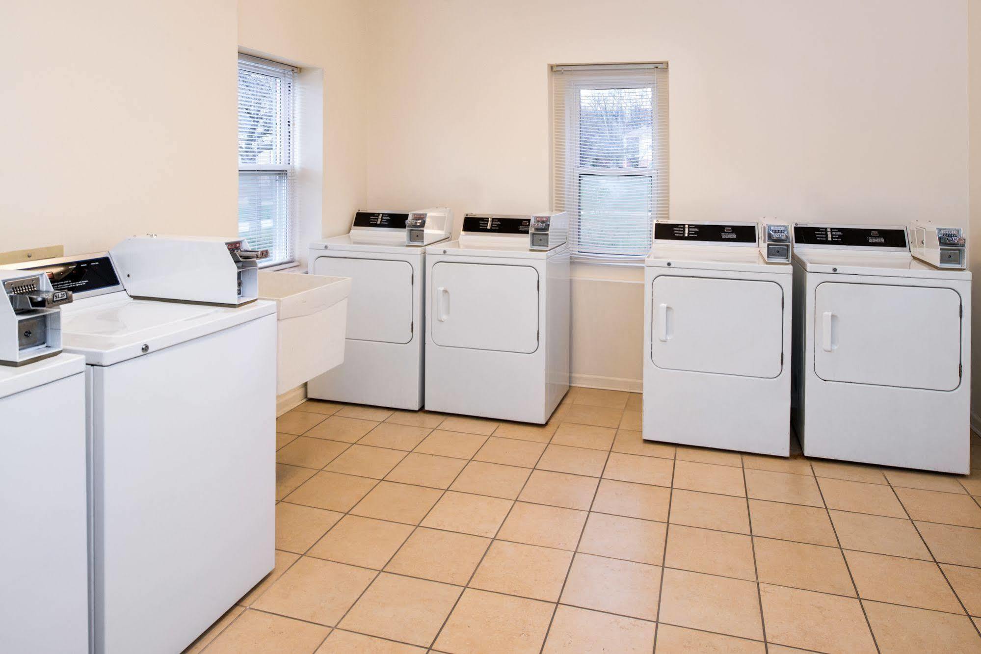 Charwood Suites Columbus Extérieur photo