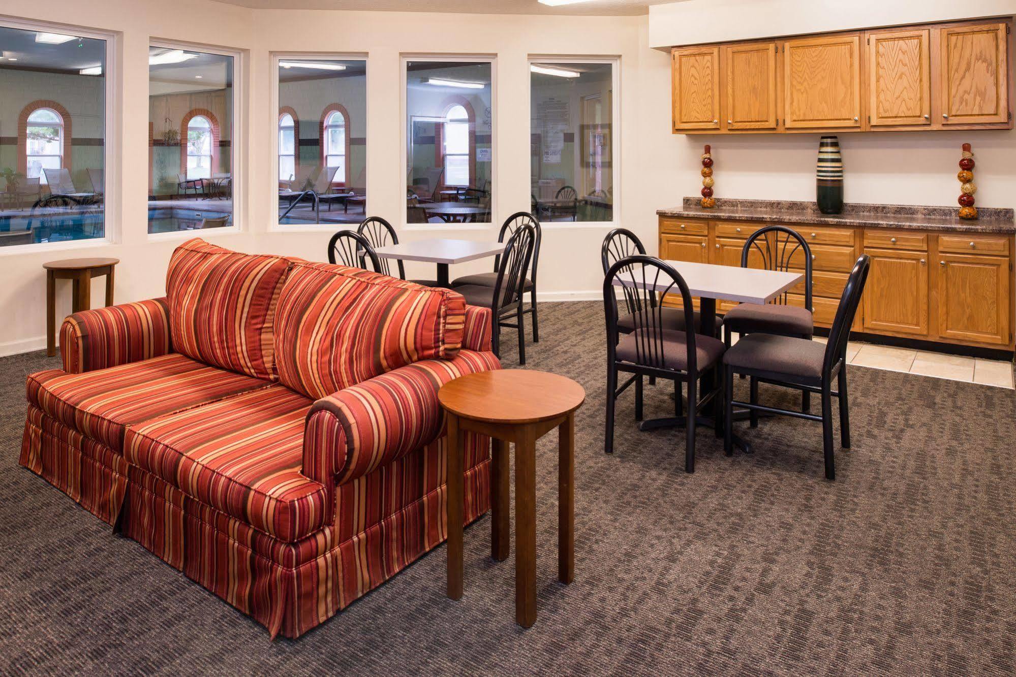 Charwood Suites Columbus Extérieur photo