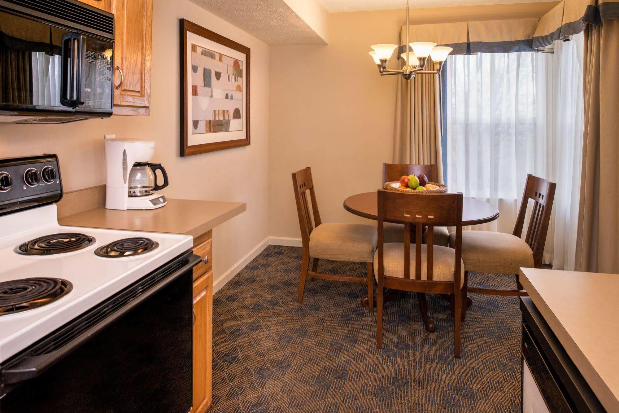Charwood Suites Columbus Extérieur photo