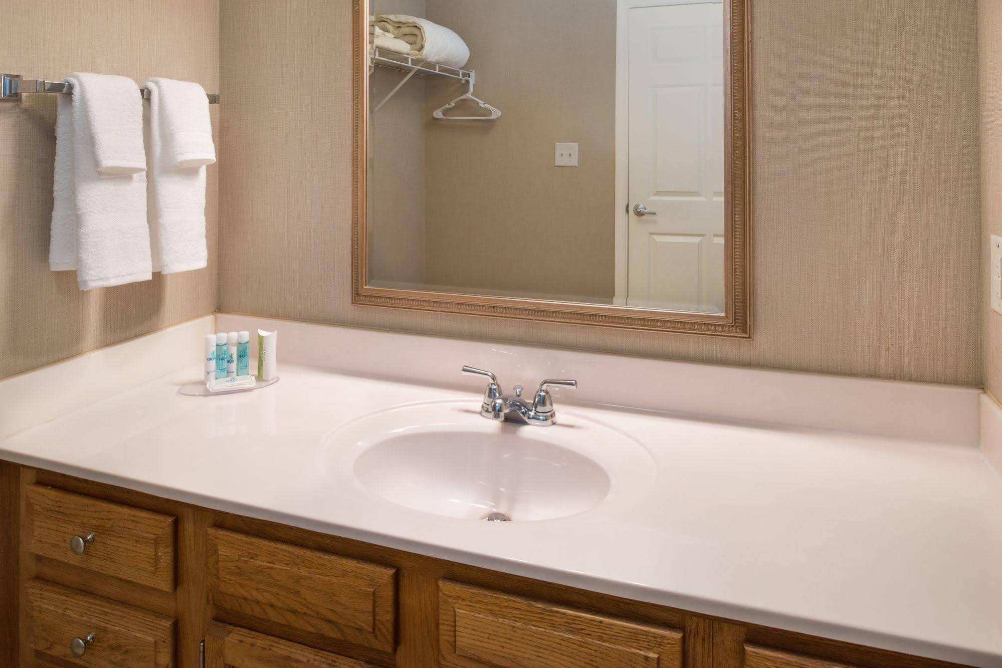 Charwood Suites Columbus Extérieur photo
