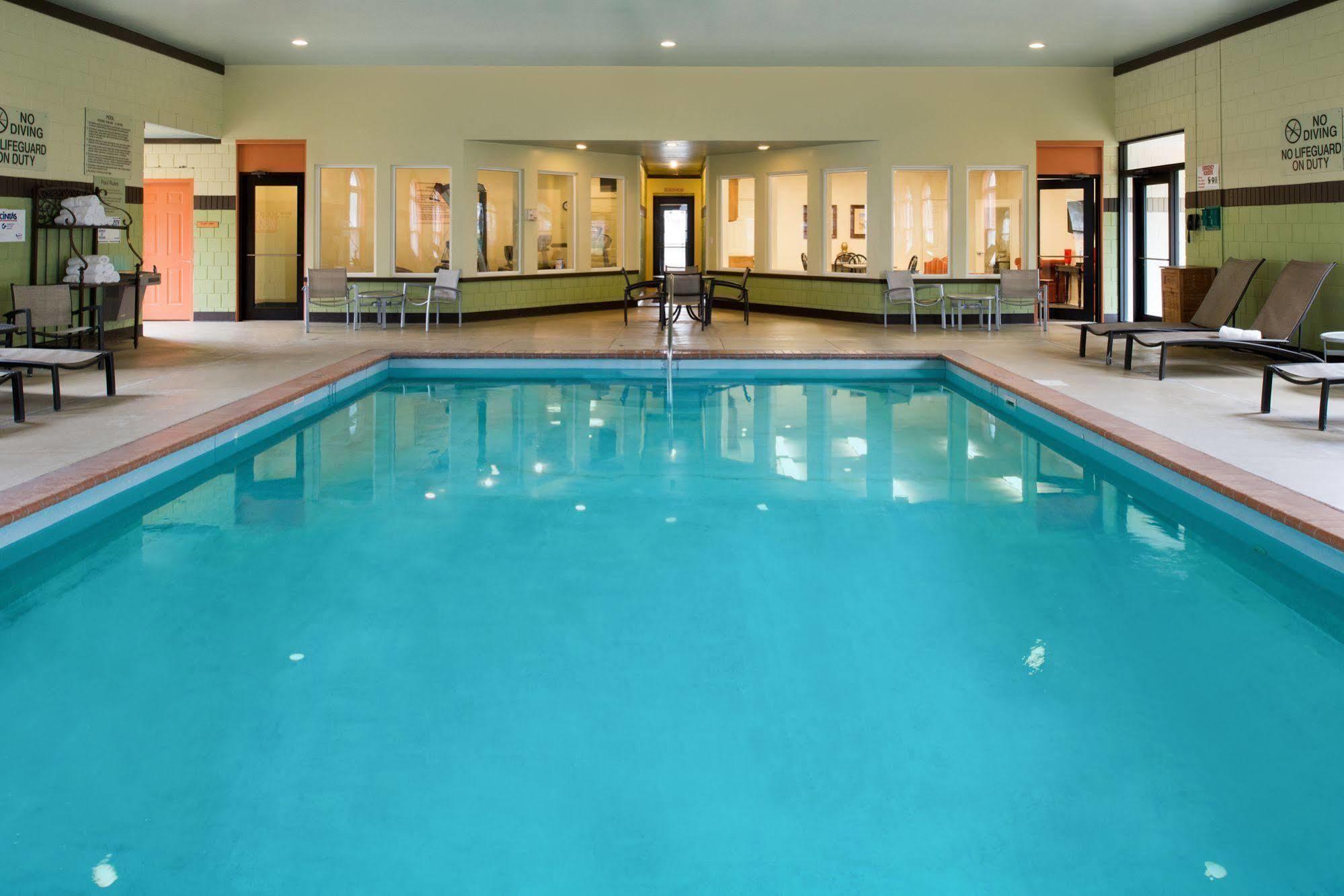 Charwood Suites Columbus Extérieur photo