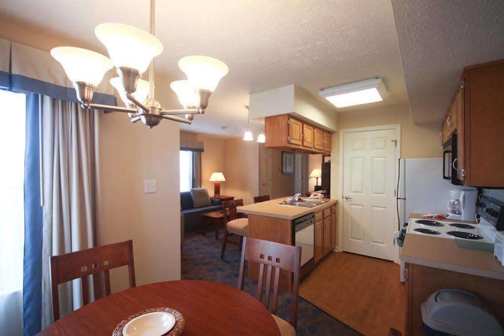 Charwood Suites Columbus Extérieur photo